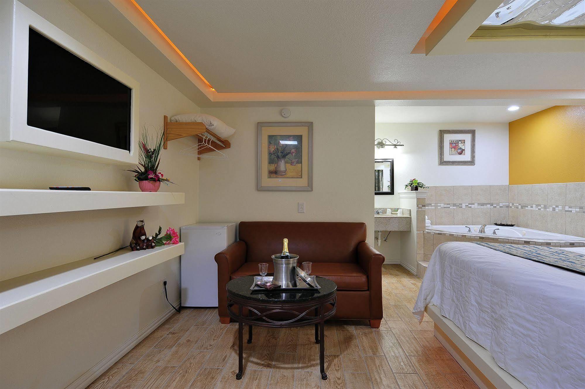 Romantic Inn & Suites Даллас Экстерьер фото