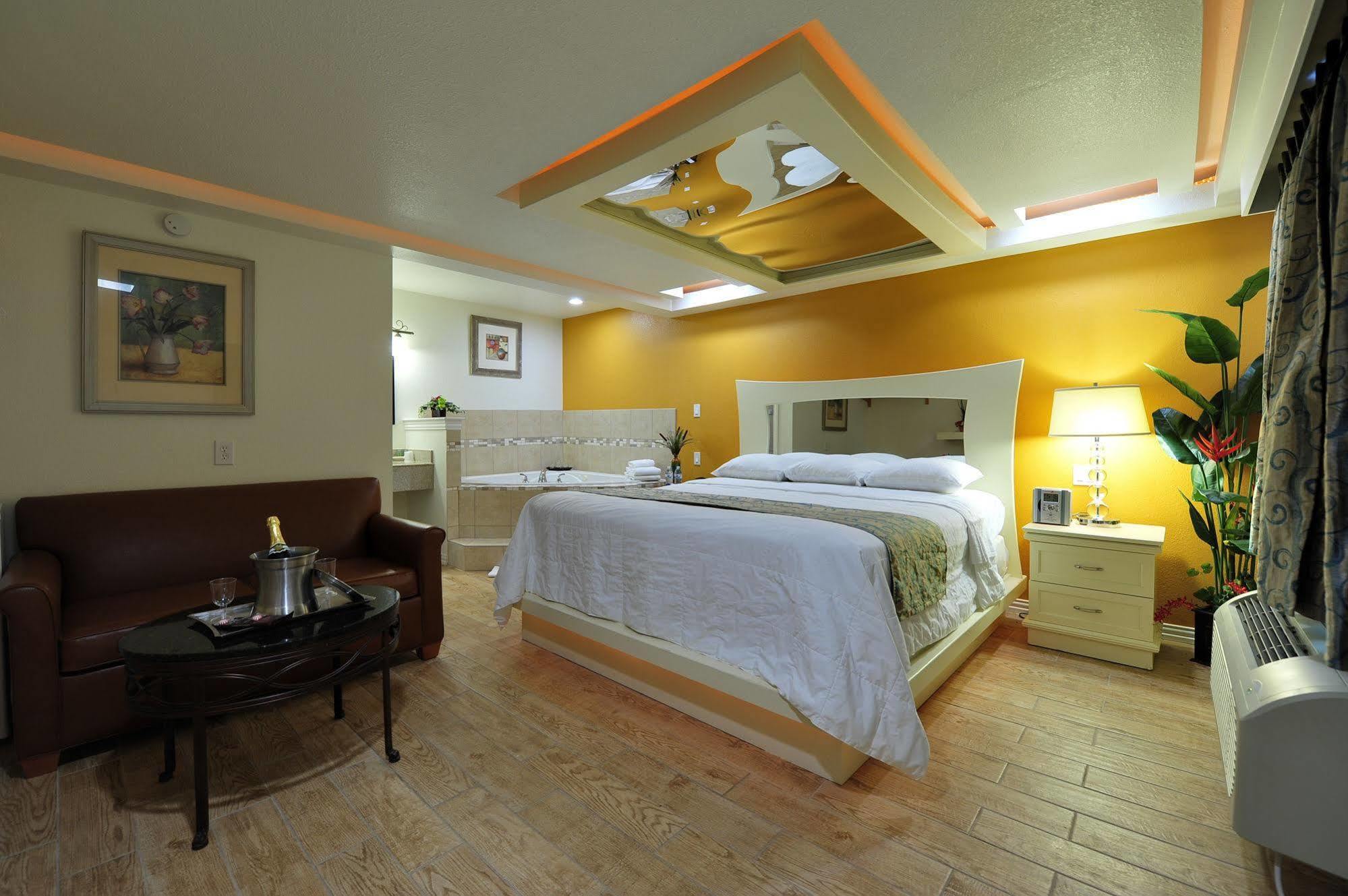 Romantic Inn & Suites Даллас Экстерьер фото